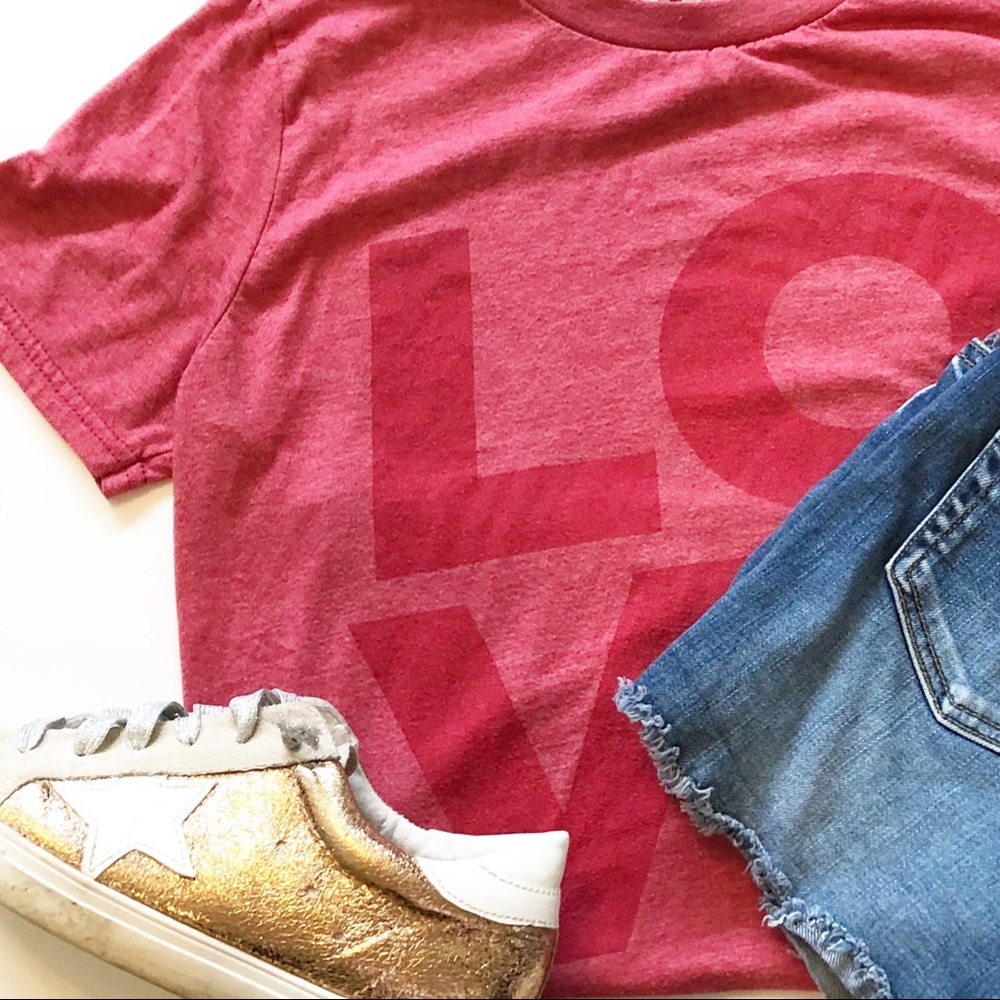 VGUC Red LOVE Vintage Tee Shirt Size Medium